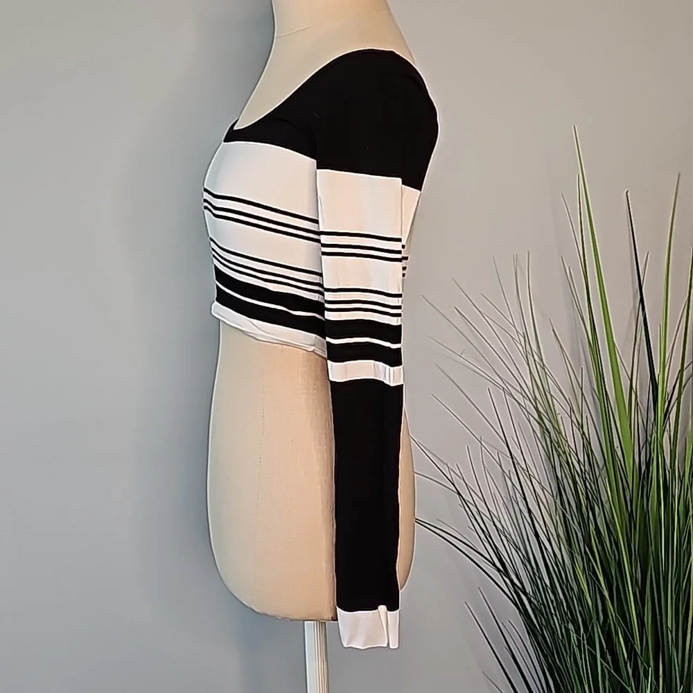 Nadia Tarr Cropped Long Sleeve Top - Picture 5 of 8
